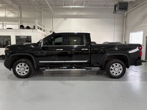 Used 2024 Chevrolet Silverado 2500 High Country w/ High Country Premium Package image 4