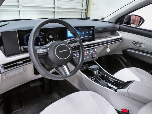 Certified 2026 Hyundai Tucson SE FWD image 2