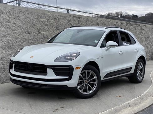 Certified 2024 Porsche Macan image 1