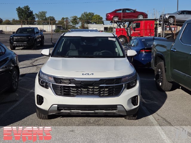 Used 2026 Kia Seltos LX FWD image 2