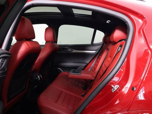 Used 2022 Alfa Romeo Stelvio Veloce image 11