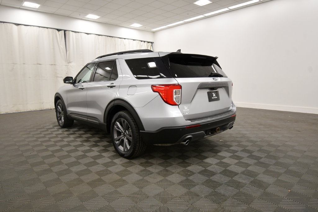 Used 2021 Ford Explorer XLT w/ Equipment Group 202A AWD/4WD image 5