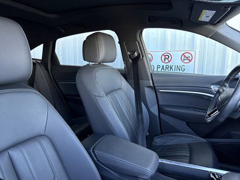 Used 2023 Audi e-tron Premium w/ Convenience Plus Package image 48