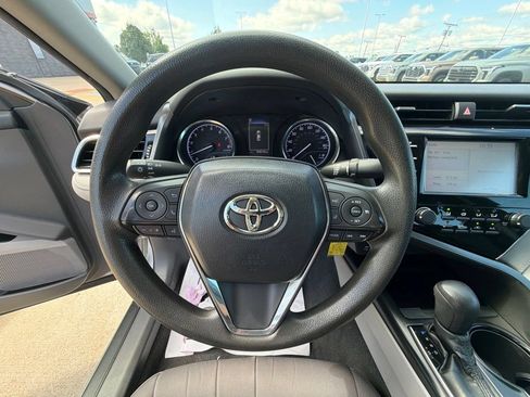 Used 2018 Toyota Camry LE FWD image 12
