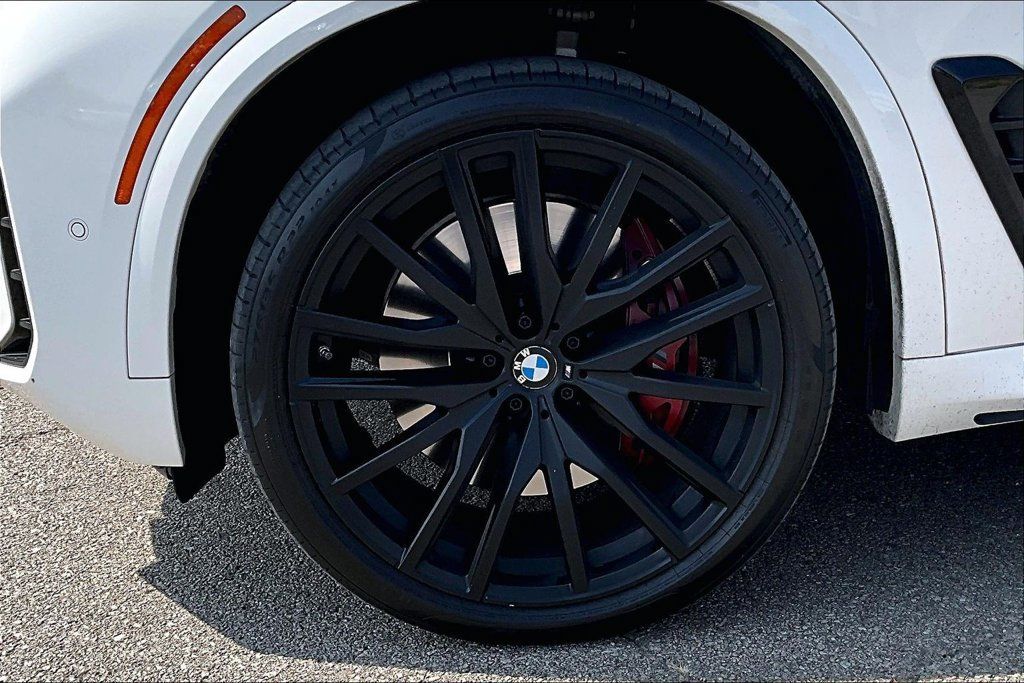 Used 2024 BMW X5 M60i AWD/4WD image 8