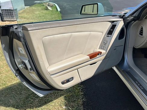 Used 2005 Cadillac XLR RWD image 5
