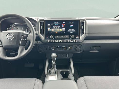 Used 2025 Nissan Frontier SV w/ SV Convenience Package RWD image 15