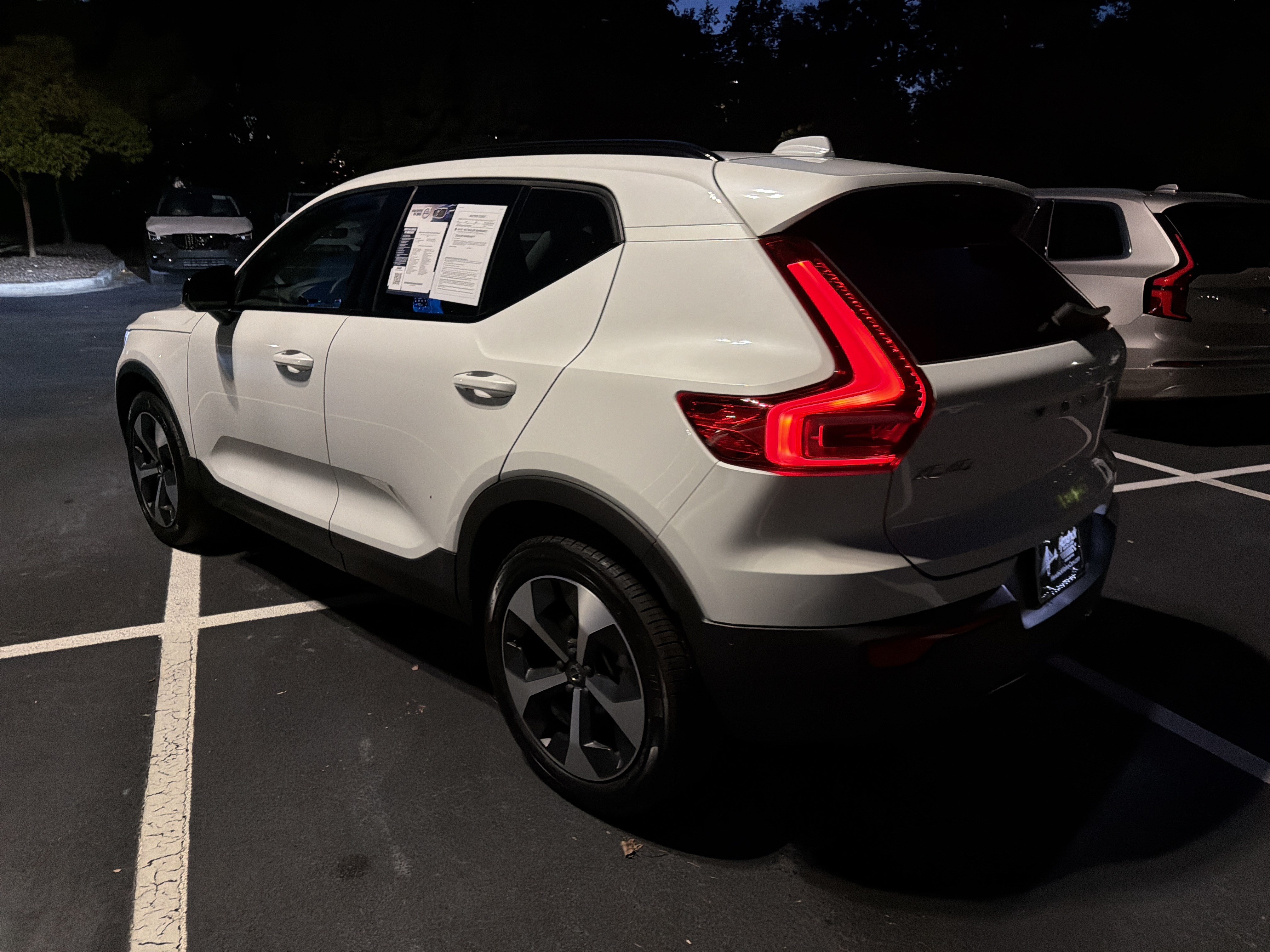 Certified 2025 Volvo XC40 B5 Plus AWD/4WD image 18