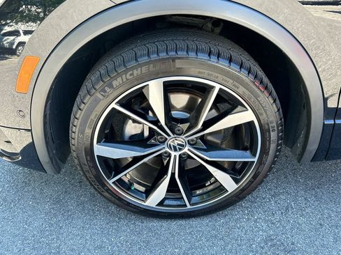Used 2024 Volkswagen Tiguan SEL R-Line AWD/4WD image 8