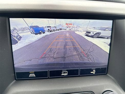 Used 2023 GMC Acadia SLT w/ Elevation Edition image 17