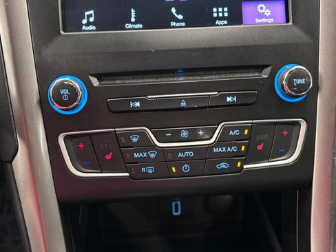 Used 2018 Ford Fusion SE w/ Fusion SE Technology Package FWD image 45