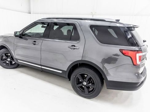 Used 2018 Ford Explorer XLT FWD image 4