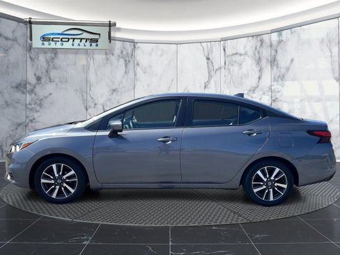 Used 2021 Nissan Versa SV image 3