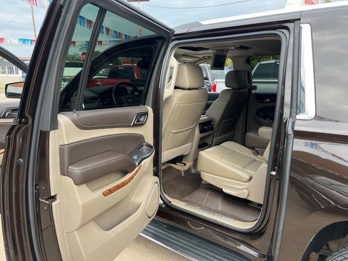 Used 2018 Chevrolet Suburban Premier image 13