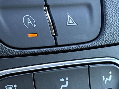 Used 2023 Chevrolet Malibu LT image 32