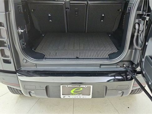 Used 2024 Land Rover Defender 110 S image 14