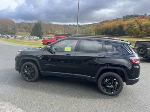 New 2026 Jeep Compass Latitude image 5