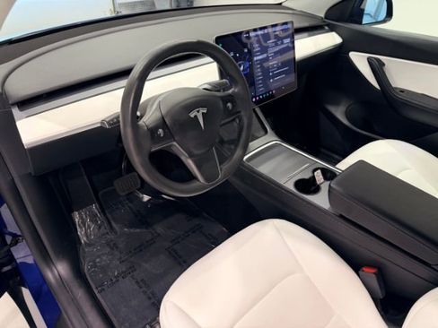 Used 2021 Tesla Model Y Long Range AWD/4WD image 34