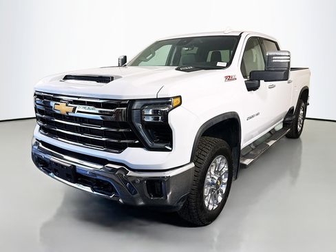 Used 2025 Chevrolet Silverado 2500 LTZ w/ LTZ Premium Package image 4