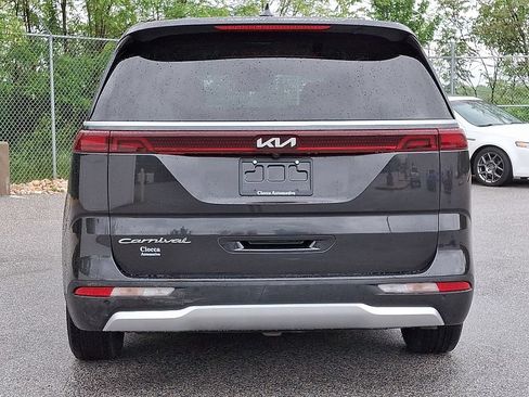 Used 2024 Kia Carnival LX FWD image 8