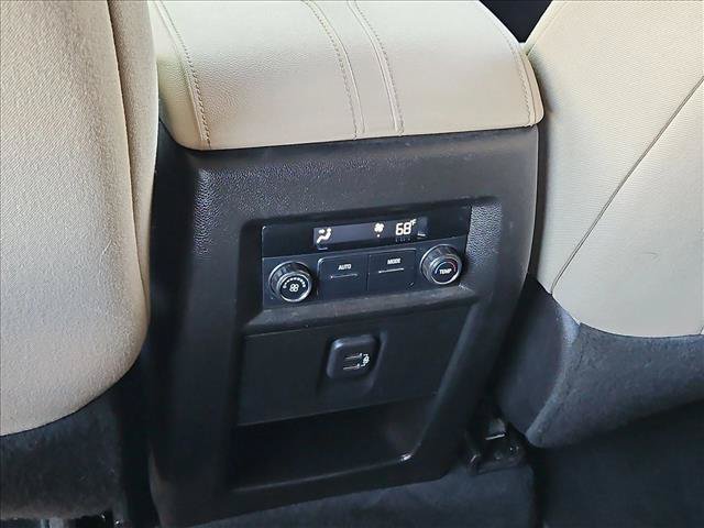 Used 2022 Chevrolet Traverse LS FWD image 16