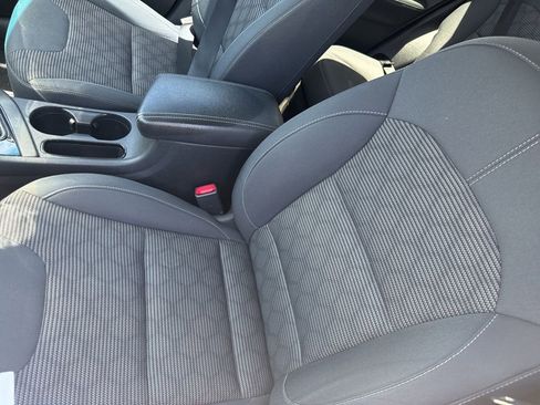 Used 2021 Kia Niro LXS FWD image 3