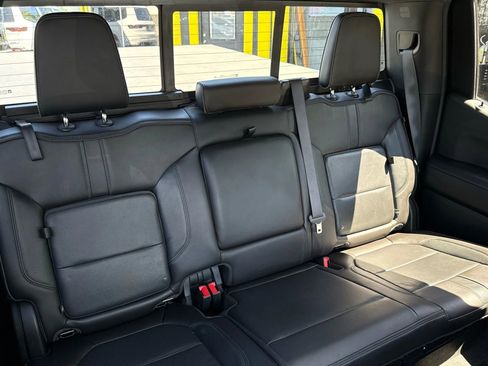 Used 2019 Chevrolet Silverado 1500 High Country w/ Technology Package image 23