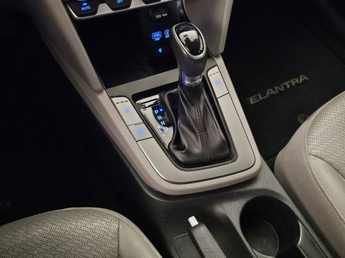 Used 2019 Hyundai Elantra Limited image 20