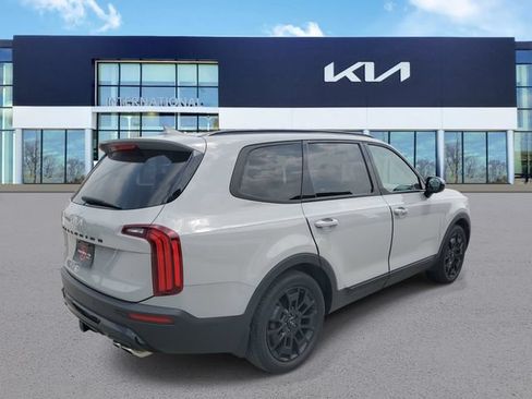 Used 2022 Kia Telluride SX w/ SX Prestige Package AWD/4WD image 3