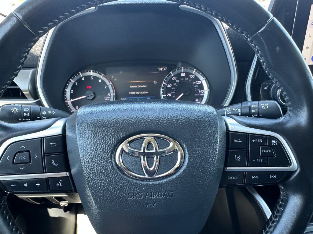 Used 2023 Toyota Highlander XLE FWD image 29