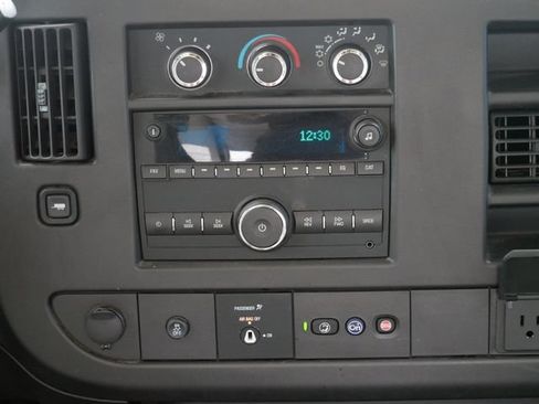 Used 2022 Chevrolet Express 3500 w/ Power Convenience Package RWD image 7