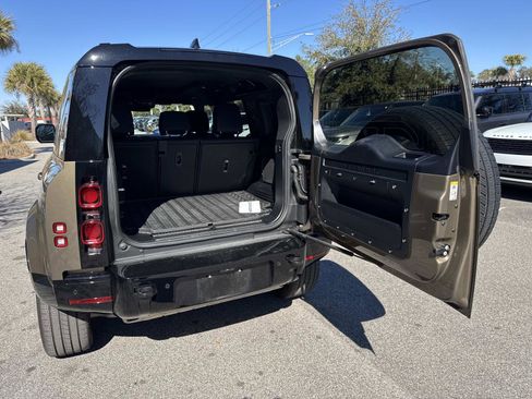 Certified 2025 Land Rover Defender 110 X-Dynamic SE image 11