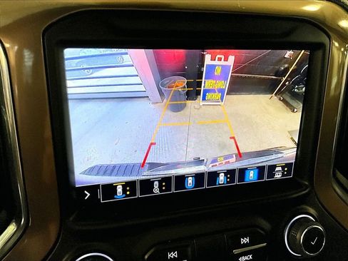 Used 2022 Chevrolet Silverado 1500 High Country w/ Technology Package AWD/4WD image 19