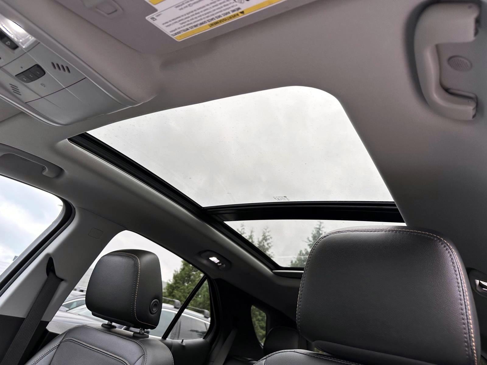 Used 2023 Chevrolet Equinox Premier AWD/4WD image 13