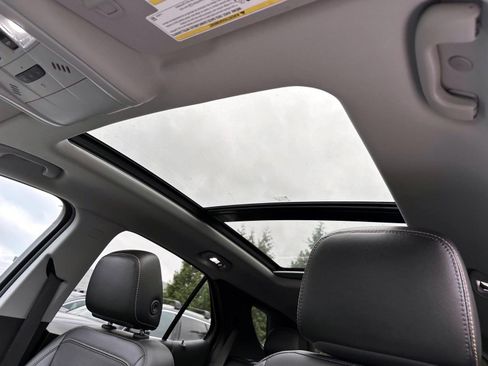 Used 2023 Chevrolet Equinox Premier AWD/4WD image 13