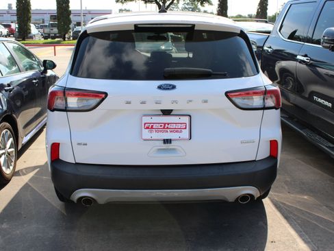 Used 2020 Ford Escape SE FWD image 8