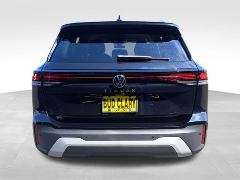 New 2025 Volkswagen Tiguan SE image 7