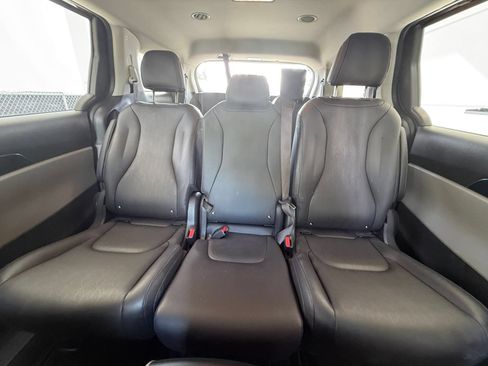Used 2026 Kia Carnival FWD image 41