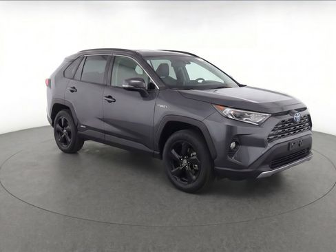 Used 2022 Toyota RAV4 XLE AWD/4WD image 2