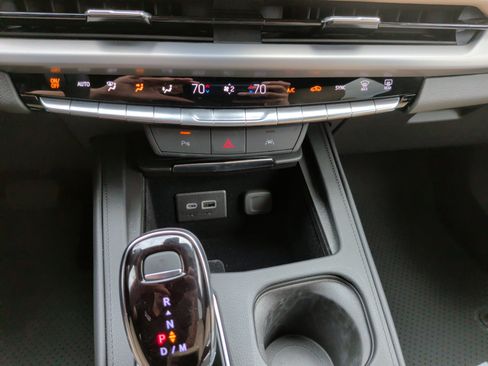 Used 2025 Cadillac XT4 Premium Luxury image 28