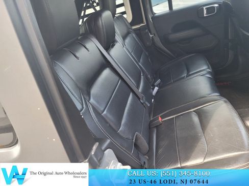 Used 2018 Jeep Wrangler Unlimited Sahara AWD/4WD image 17
