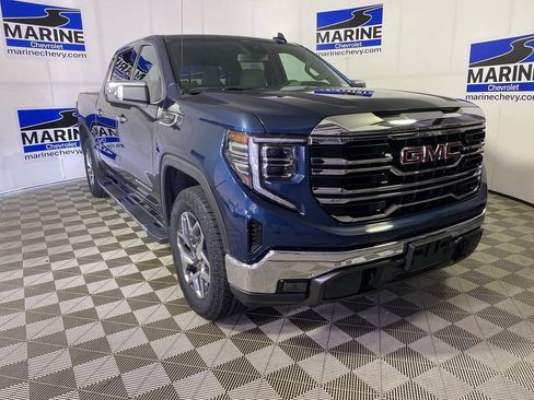 Used 2022 GMC Sierra 1500 SLT w/ SLT Convenience Package AWD/4WD image 1