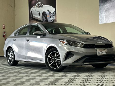 Used 2023 Kia Forte LXS w/ LXS Technology Package FWD image 2