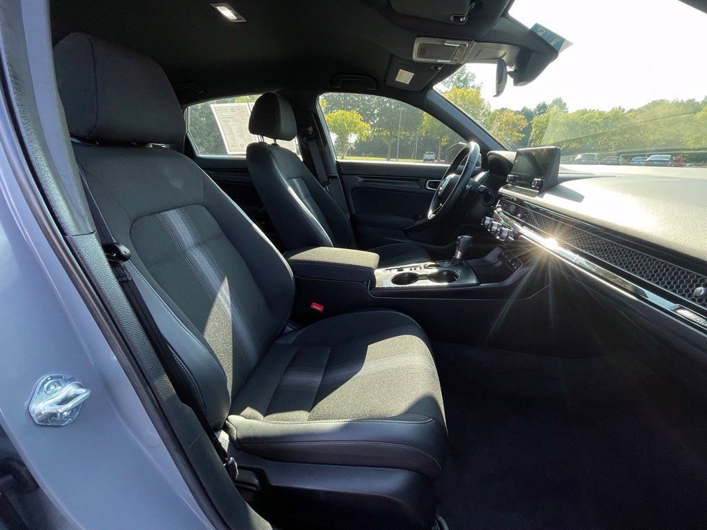 Used 2025 Honda Civic Sport image 32