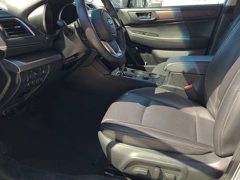 Used 2019 Subaru Outback 2.5i Limited AWD/4WD image 3