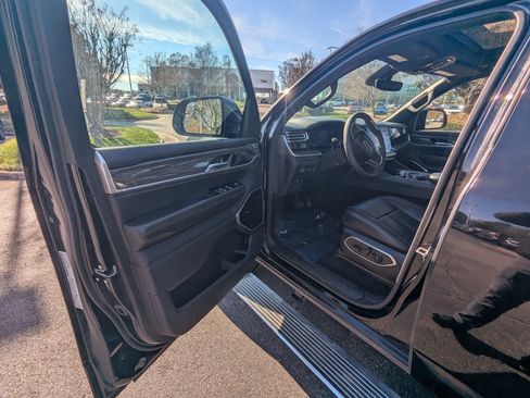 Used 2022 Jeep Wagoneer Series III w/ Premium Group I image 8