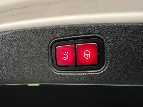 Used 2018 Mercedes-Benz E 400 Coupe image 40