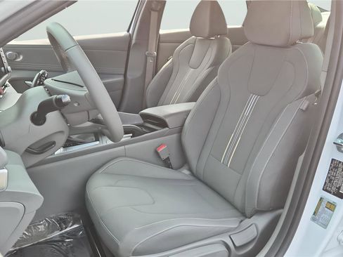 Certified 2025 Hyundai Elantra Sport FWD image 10