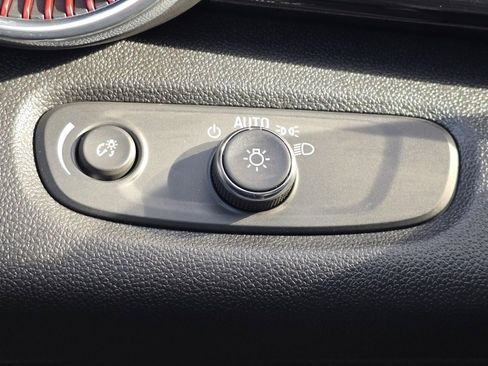 Certified 2025 Chevrolet Trax RS w/ Driver Confidence Package image 28