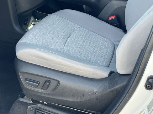 Used 2025 Toyota Sienna LE image 11